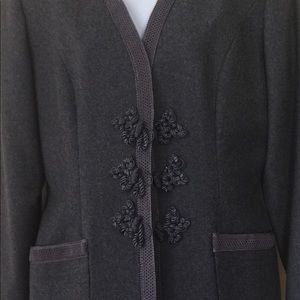 Oscar De La Renta Women’s suit grey 2 piece